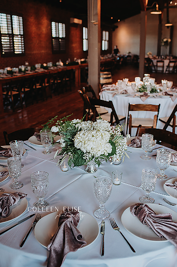 Simple and Elegant Wedding Centerpieces
